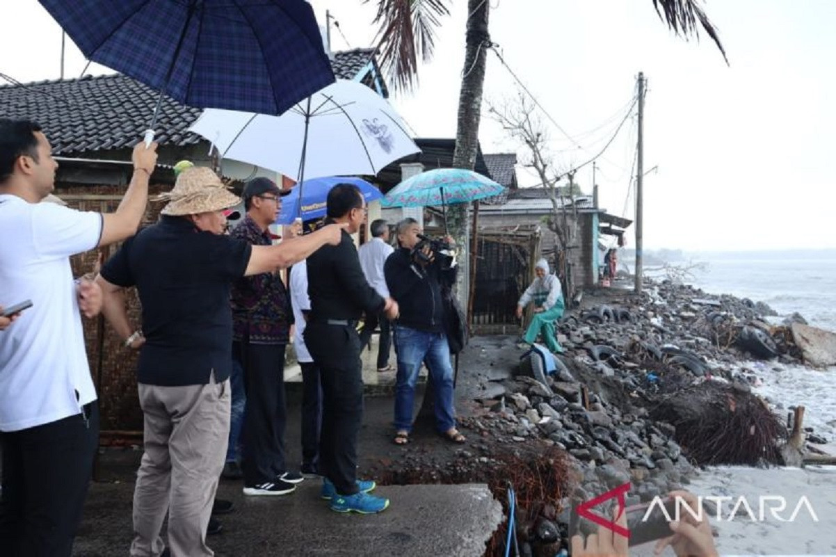 Abrasi Pantai Pabuahan Jembrana Parah, PUPR Turun Tangan, Ini Rencananya - JPNN.com Bali