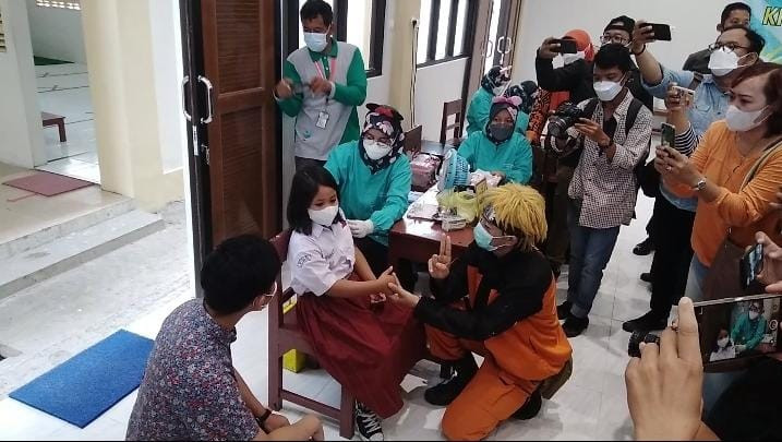 Meriah, Hari Pertama Vaksinasi Anak Usia 6-11 Tahun di Solo Penuh Hiburan - JPNN.com Jateng