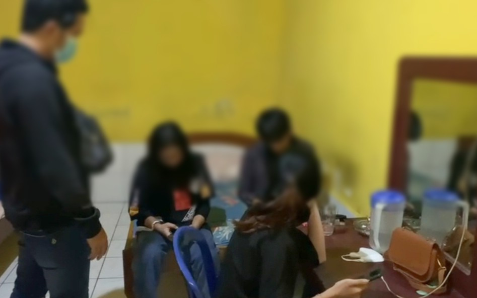 Satu Pria di Antara Dua Siswi SMA Dalam Satu Kamar - JPNN.com Sultra